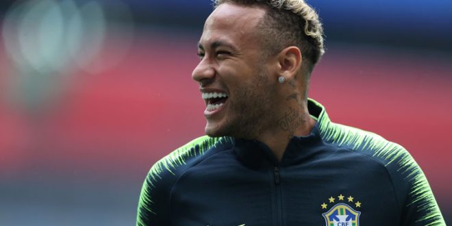 Com Neymar, Diniz orienta o primeiro treino com bola da seleção brasileira em Cuiabá