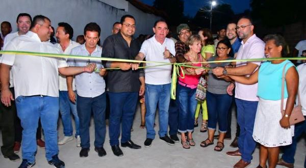 Vereadores de Floriano participam de entrega das primeiras ruas calçadas do projeto PlanMob