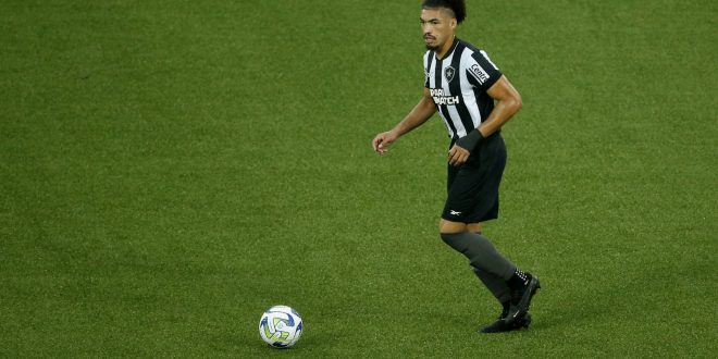 Diniz convoca zagueiro Adryelson, do Botafogo, após lesão de Nino na seleção