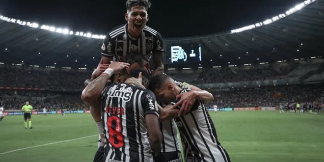 Atlético-MG vence São Paulo, iguala Palmeiras e evita título antecipado
