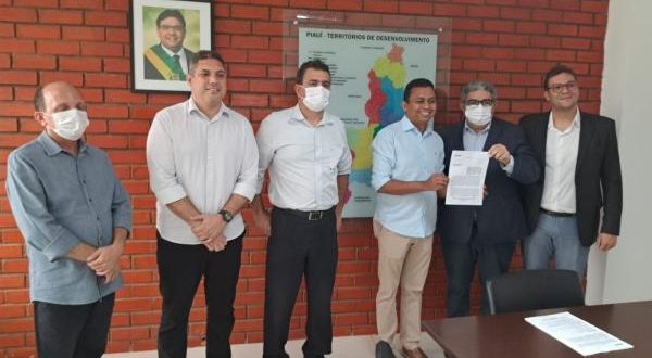 Sesapi assina contrato para ampliação do Hospital Regional de Floriano