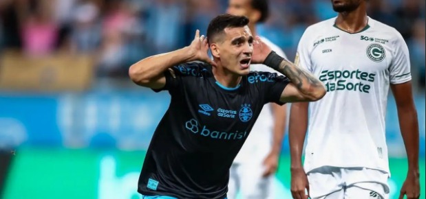 Grêmio vence de virada, rebaixa o Goiás e confirma vaga na Libertadores