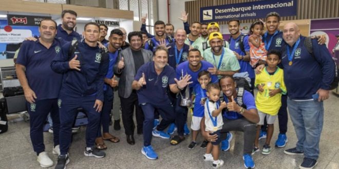 Hexacampeões de Beach Soccer são recebidos com festa no Rio