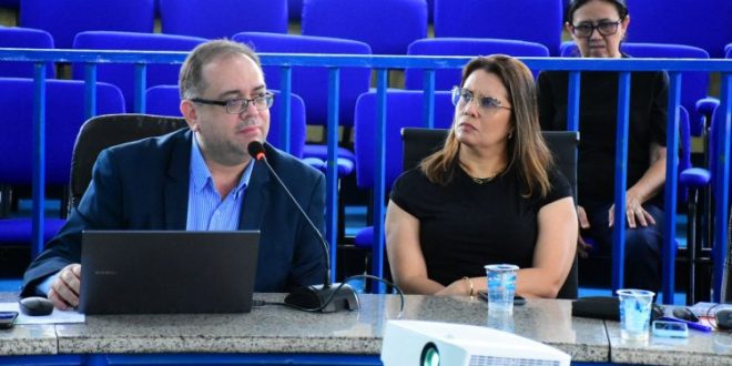Prefeitura de Floriano apresenta prestação de contas em audiência pública na Câmara Municipal