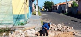 Prefeitura de Floriano realiza obras de recuperação em 15 ruas da cidade